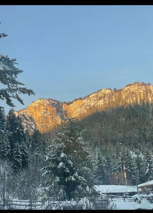 Camels Hump Guest Ranch Lumby Eksteriør bilde